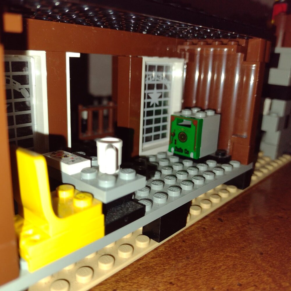 Like new Lego Sheriff's Lock Up Prison w Exploding Jail Cell, retired w orig box - Picture 14 of 15